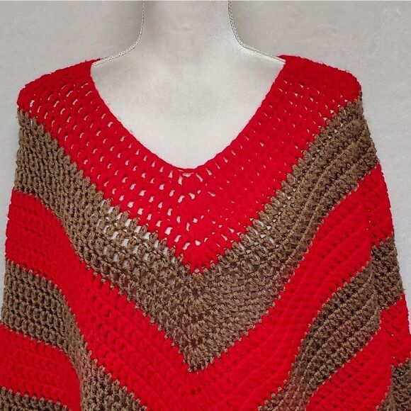 VINTAGE 1980s Handmade Red Brown Striped Scalloped Edge V-neck Poncho Cape - Picture 3 of 9